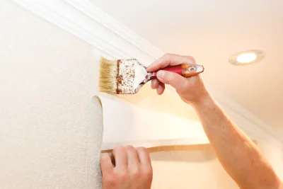 Pose de papier peint à Batsère — revêtements muraux et toiles de verre